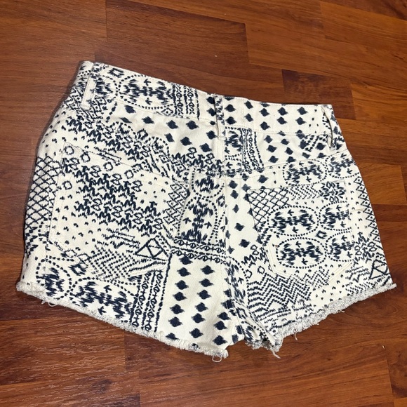 NWOT Bullhead denim co High Rise Shorts. Size 5. - Picture 7 of 9